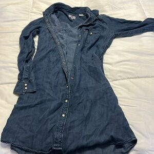 Levi’s Small snap Jean dress super cute